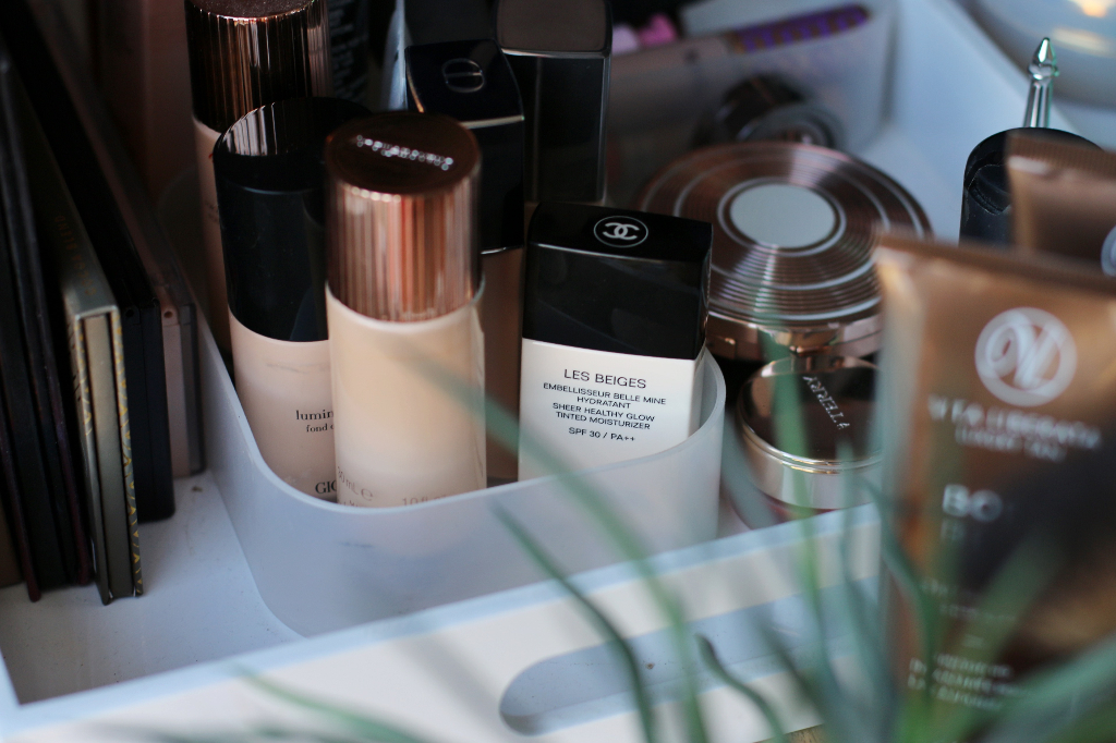 Chanel Les Beiges Sheer Healthy Glow Tinted Moisturizer Foundation